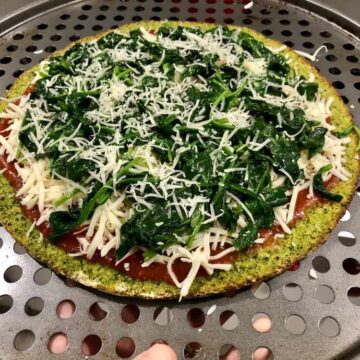 Homemade spinach pizza