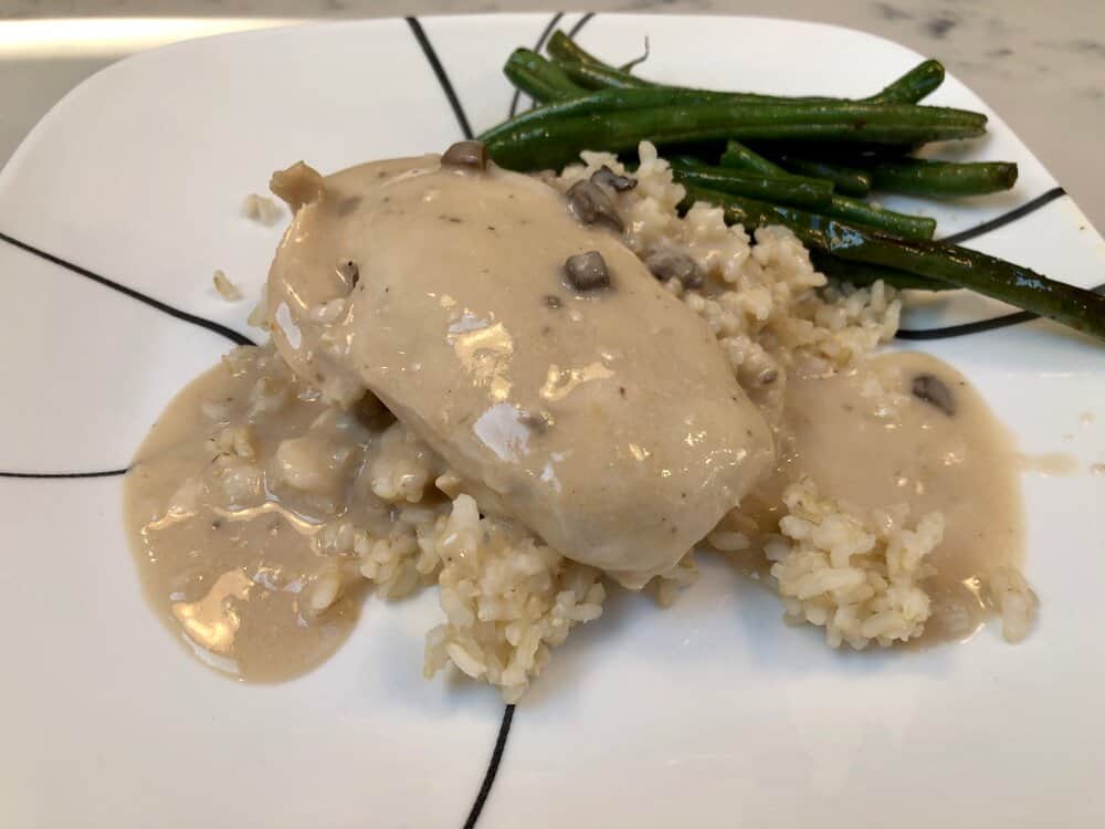 Chicken marsala with green beans on a plate