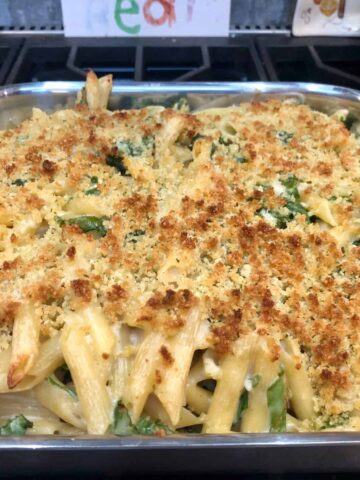 Baked penne and kale
