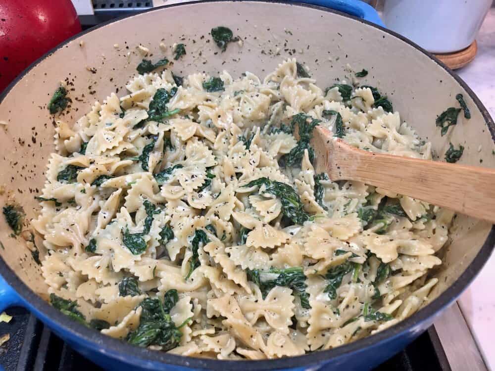 Creamy pasta with spinach in a pot