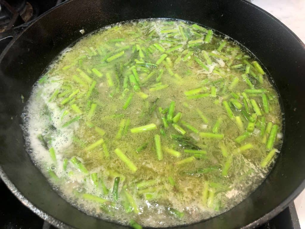 Asparagus pan sauce cooking