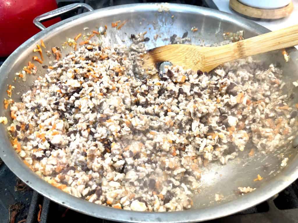 Cooked ground turkey meat with vegetables and black beans